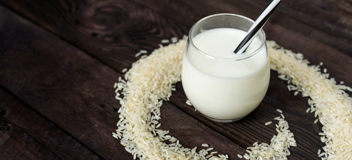 Co to jest napój ryżowy? Właściwości, kaloryczność i zastosowania