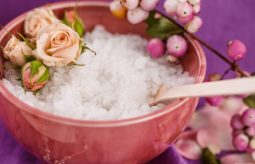 Peeling solny – właściwości i jak go zrobić