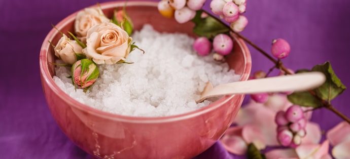 Peeling solny - właściwości i jak go zrobić