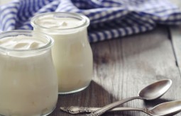 Bardzo prosty przepis na naturalny domowy jogurt